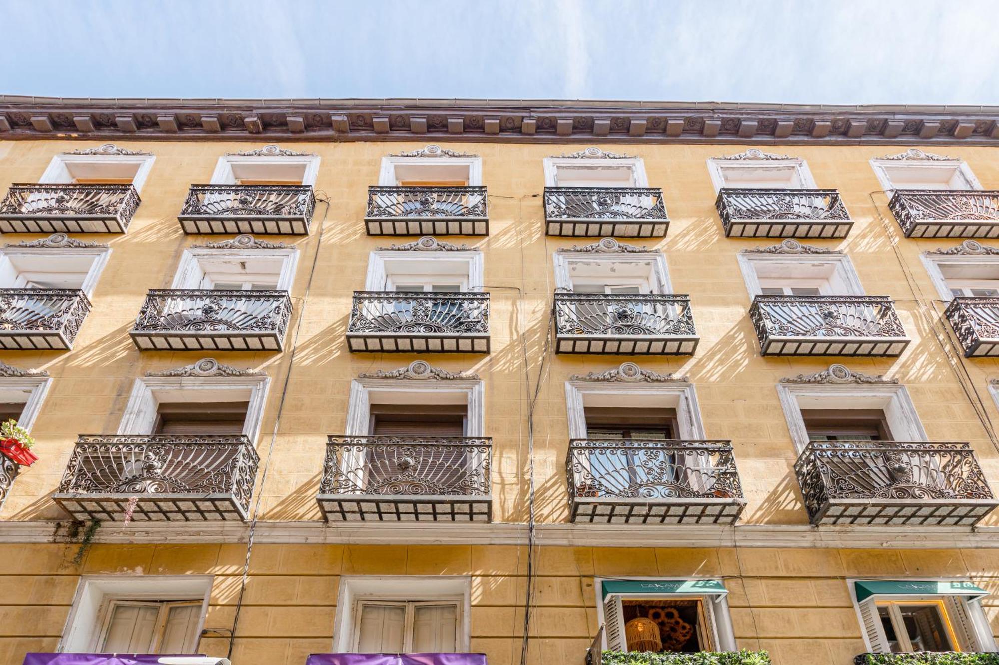 Apartamento de 2 dormitorios con balcón